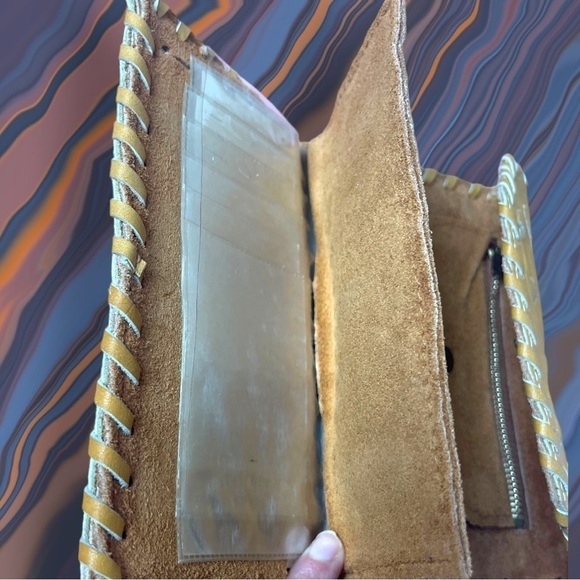 Handmade Hand Stitched Leather Wallet - Picture 7 of 9